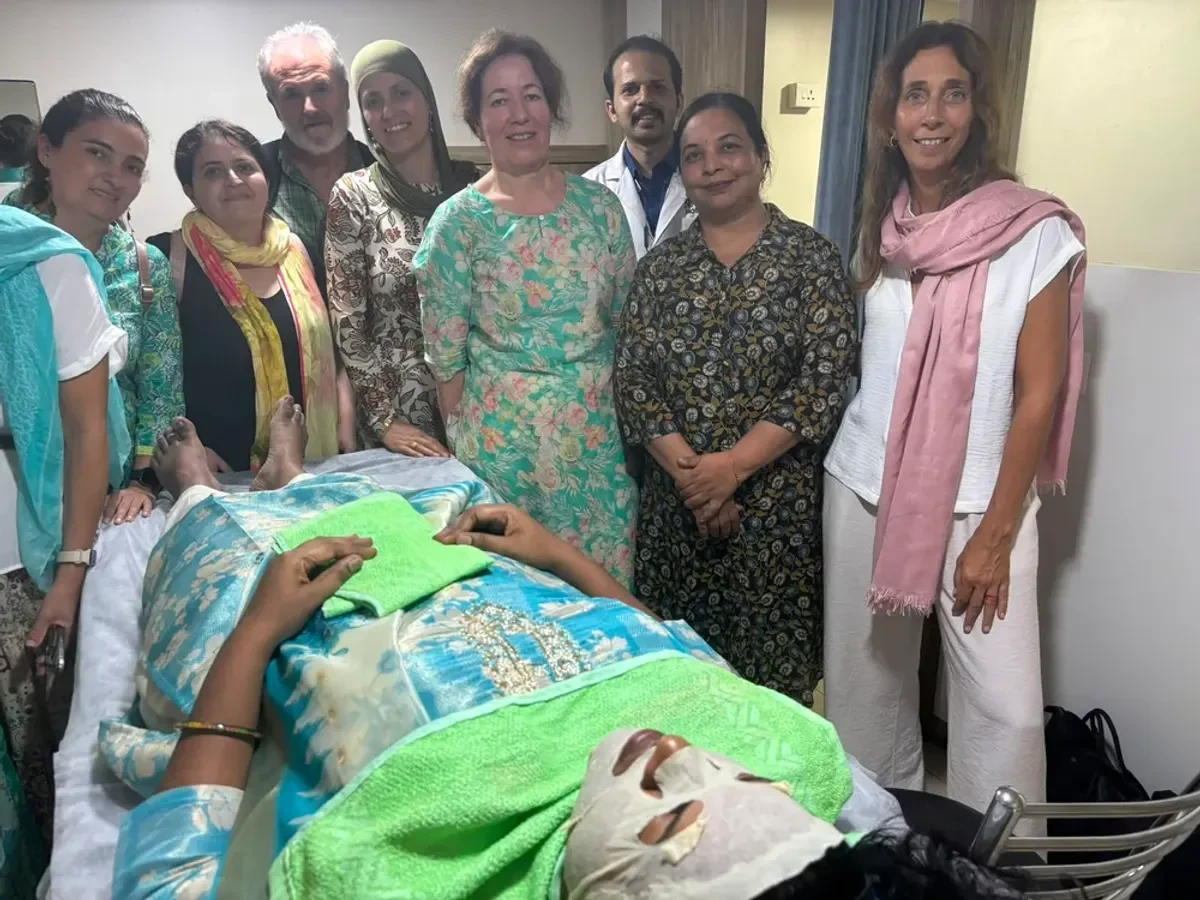 Mariló González en una sesión de Ayurveda durante su formación en India